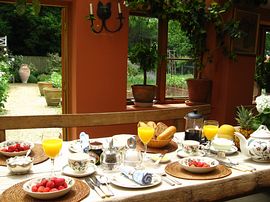 Breakfast in the garden room 