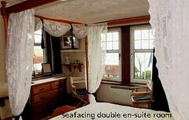 The 4-poster bedroom 