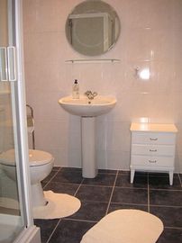 En-Suite Bathroom 