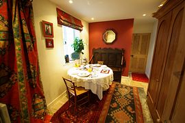 Cosy Dining Room 