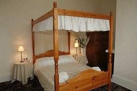 Four poster bedroom