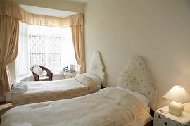 Twin bedroom