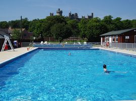 Arundel Lido & Castle, Portreeves Neighbours 