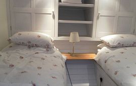 Twin Bedroom 