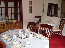 Relaxed dining room 